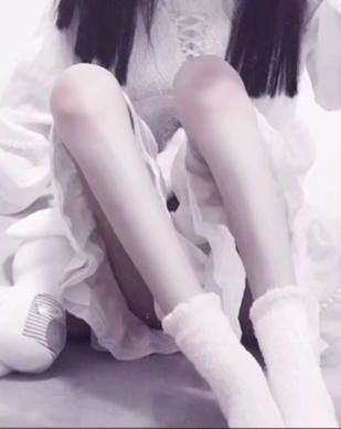 《我靠给女配氪金返现》作者：风听澜